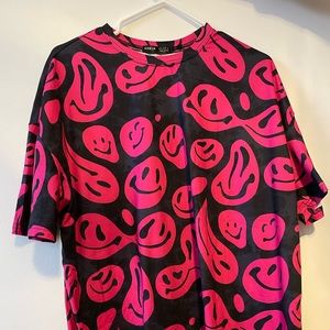 Oversized smiley tee
